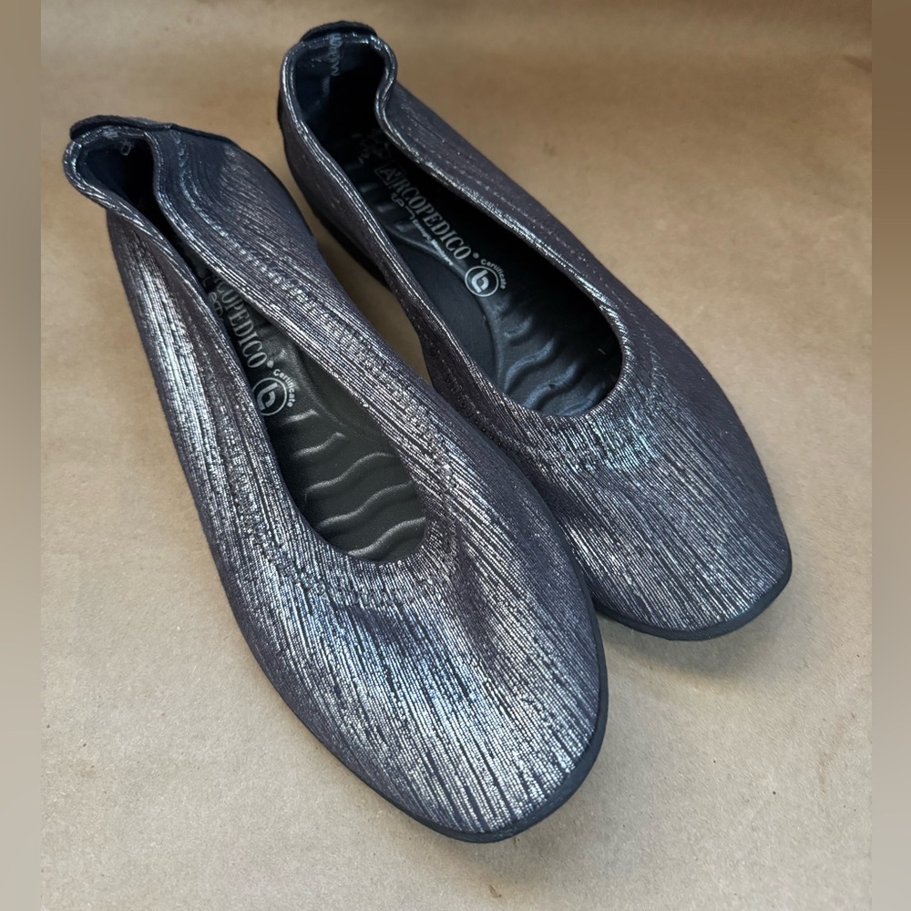 Arcopedico L15 Silver & Black Slip On Flats. Size EU 40